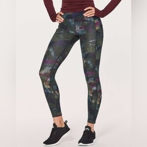 Lululemon Speed Up Tight (Full-On Luxtreme 28")
Aura Dark Chrome‎ Size 4